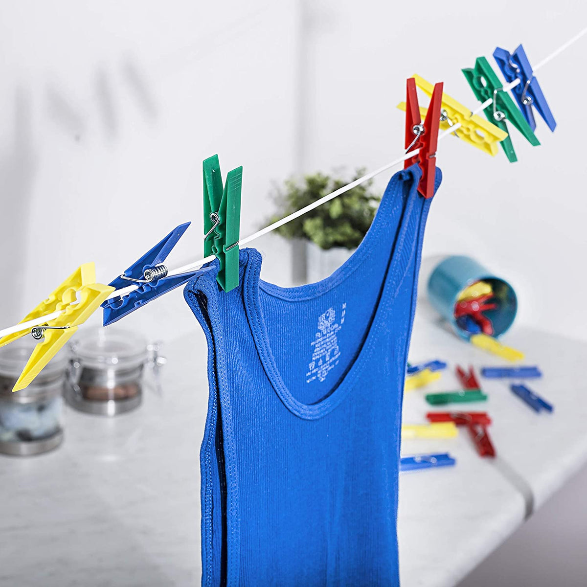 Uscator de rufe vertical mobil si pliabil cu suport umerase + Set 24 carlige CADOU